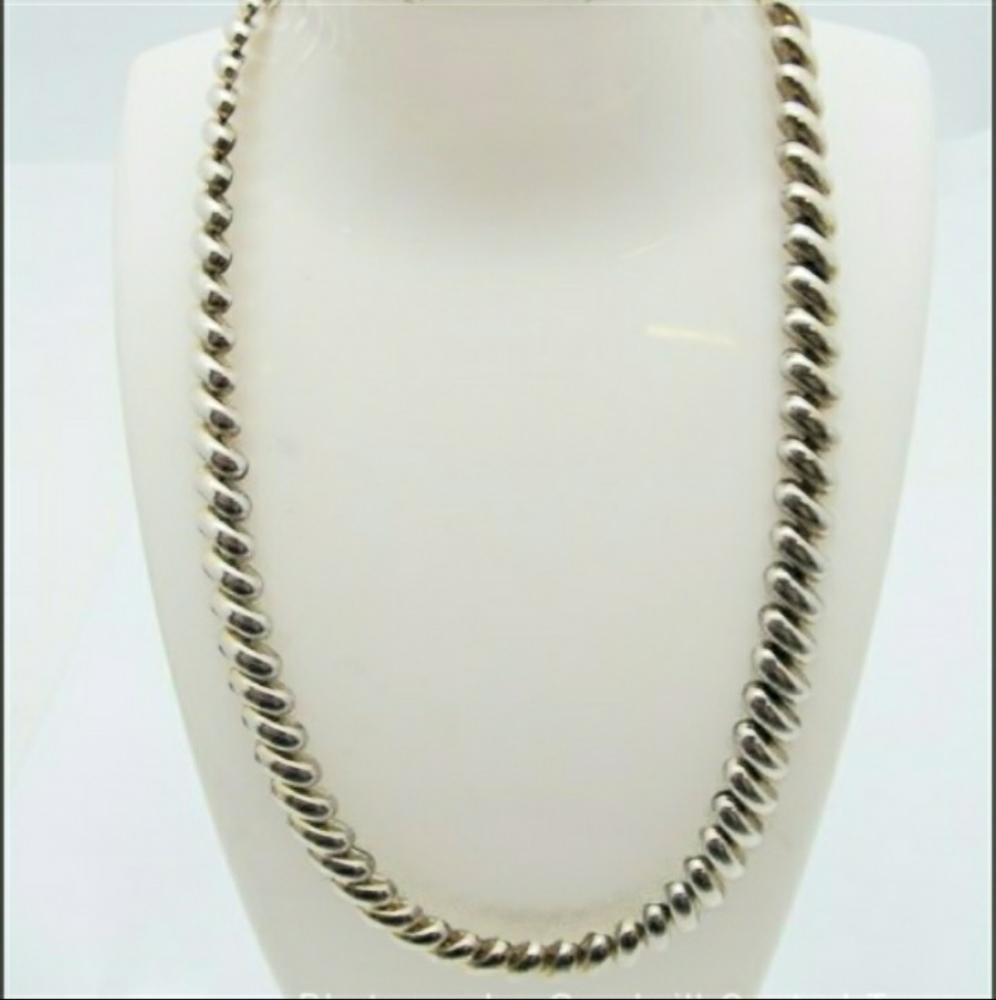 Elegant Silver Necklace